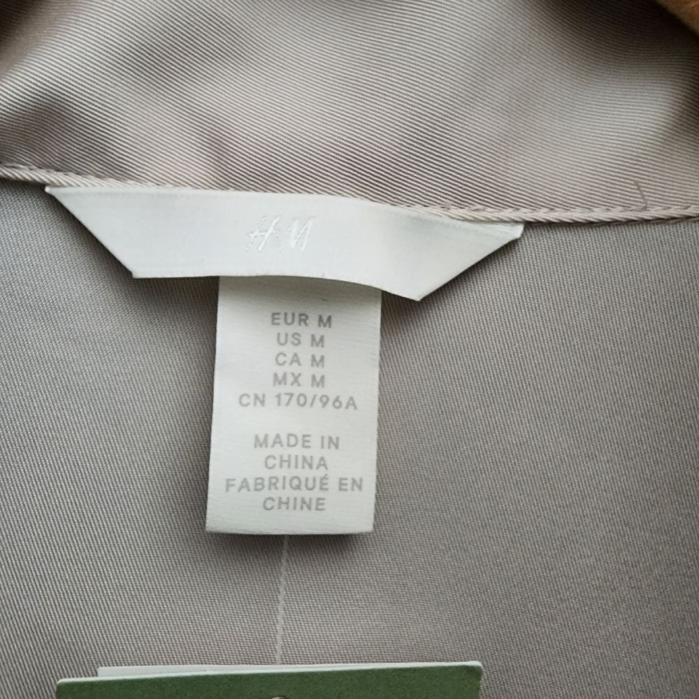 H&M Flounce-Collared Blouse - Picture 10 of 16